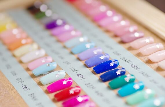 木津川市にあるネイルサロンはつけ放題メニューも用意しております